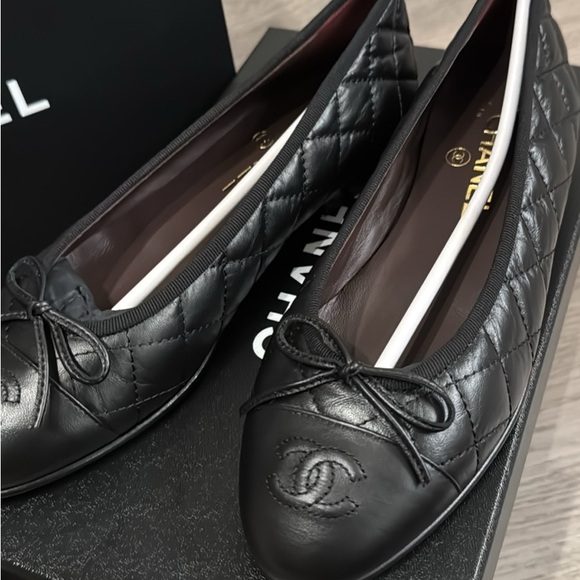 Chanel Black Quilted Leather Ballet Flats - Picture 3 of 4